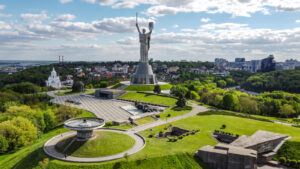 Батьківщина-Мати та Національний музей історії України у Другій світовій війні