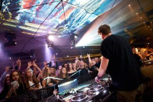 SkyBar — панорамний клуб та лаунж-бар