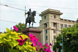 Пам’ятник засновнику Харкова — козаку Харьку