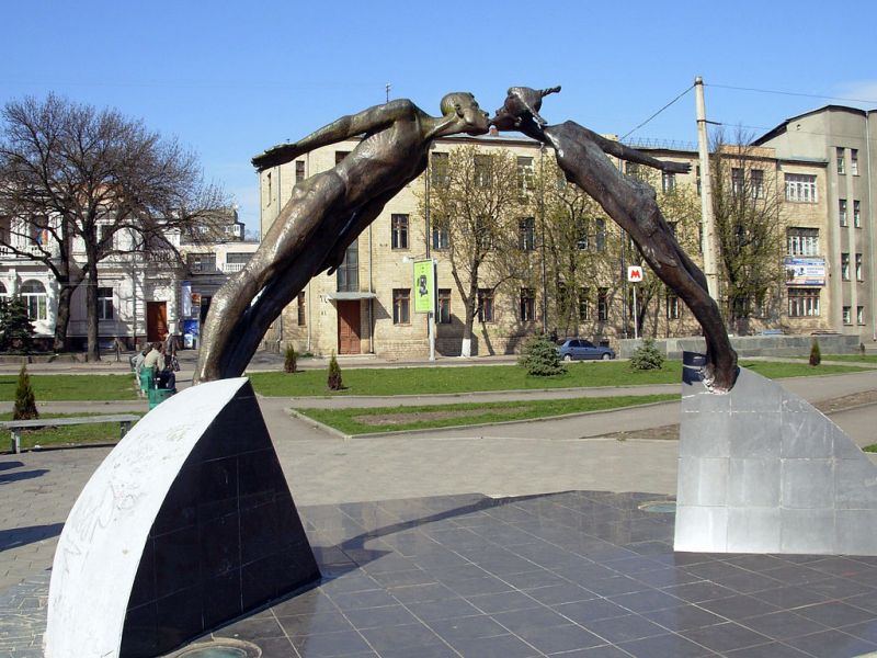 The Lovers Monument,