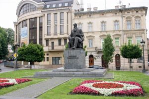 Пам’ятник Михайлу Грушевському