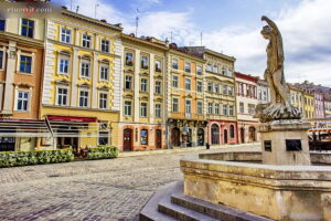 Площа Ринок — історичний центр міста